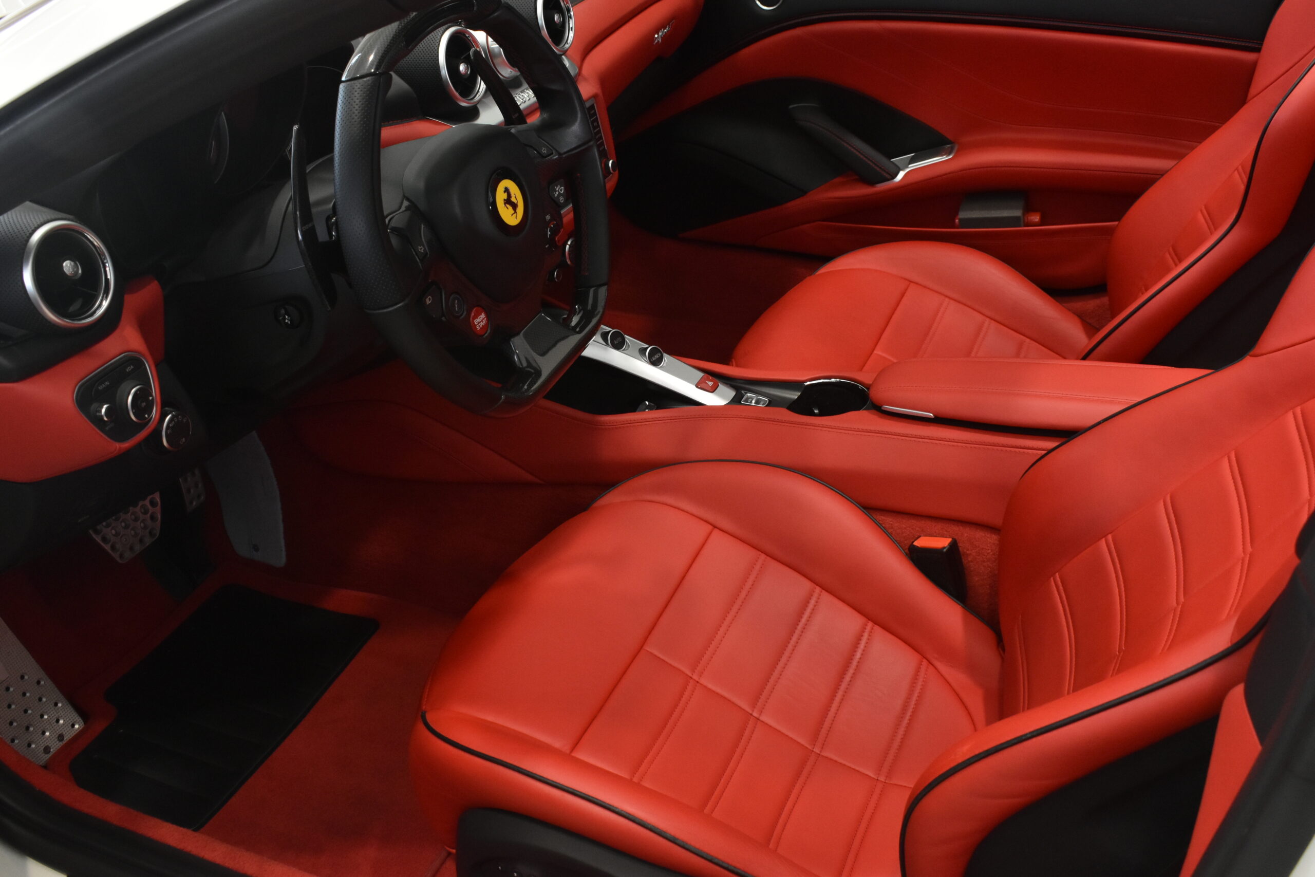 Ferrari フェラーリ カリフォルニアT ルームクリーニング　皮革コーティング施工